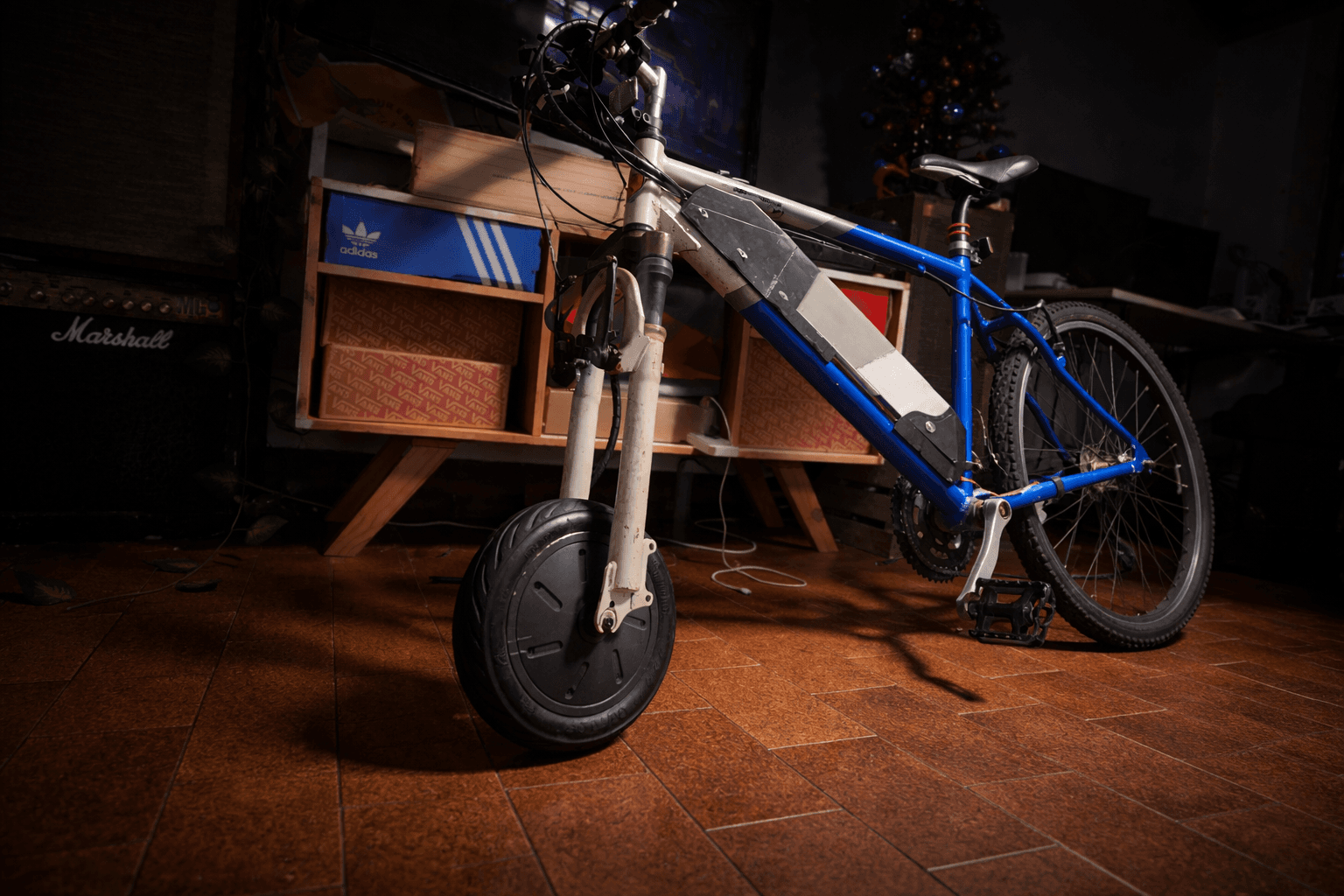 Instalacion del motor hub en la rueda trasera de la bicicleta